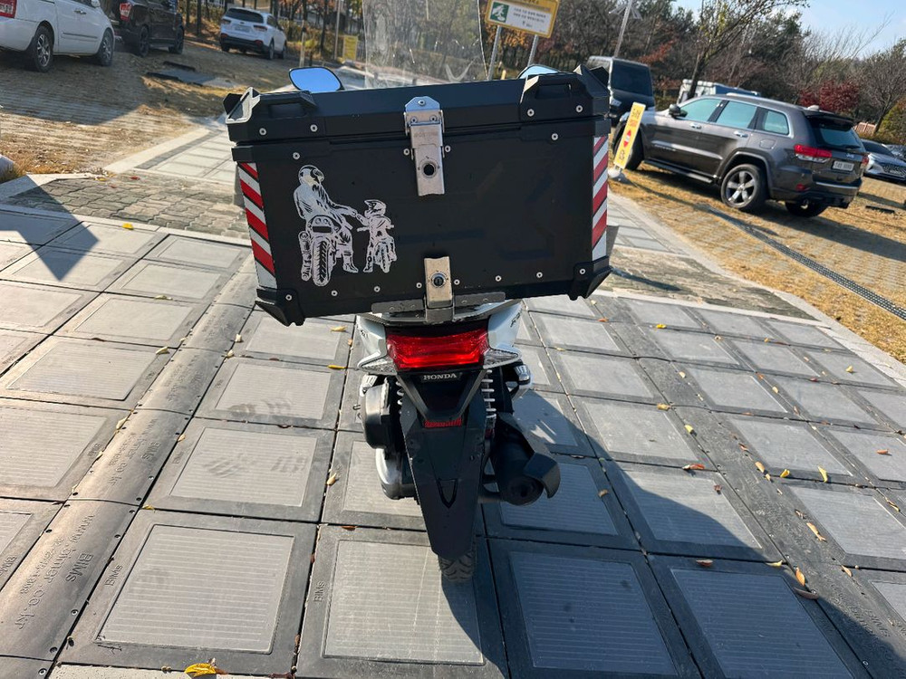 혼다 pcx150 15년 화이트컬러 짧은키로수 판매합니다--6