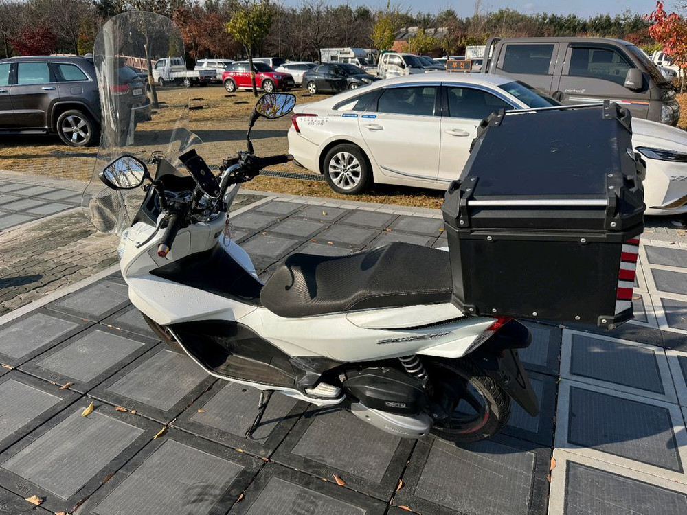 혼다 pcx150 15년 화이트컬러 짧은키로수 판매합니다--7