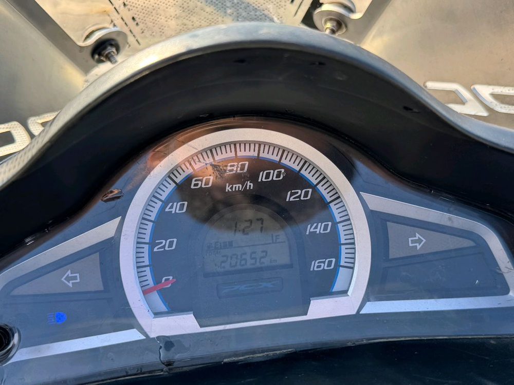 혼다 pcx150 15년 화이트컬러 짧은키로수 판매합니다--9