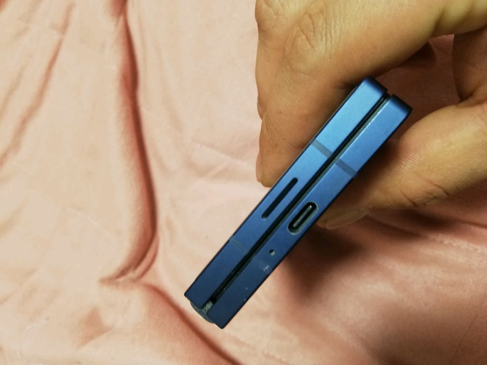 갤럭시폴드6 네이비 512 자급제 택포90만--6