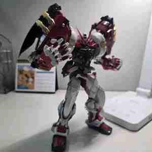 하이레졸루션 아스트레이 레드 건담 프라모델 완성품 이미지