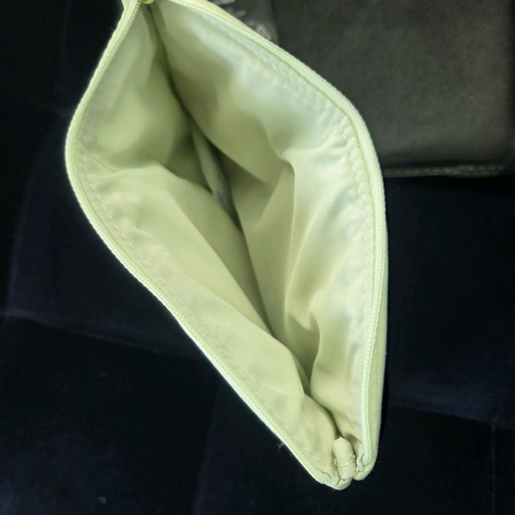 정품 프라다 뷰티 파우치--1