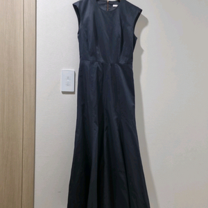 시에 SIE 블랙 민소매 롱 원피스