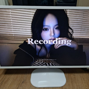 32인치 QHD 화이트 모니터 AOC 75hz 배그 서든 발로란트 게이밍 게임용 사무용 알파스캔 유튜브