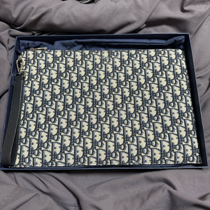 디올 오블리크 A4 클러치