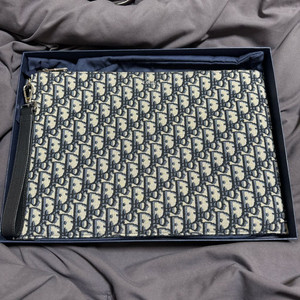 디올 오블리크 A4 클러치