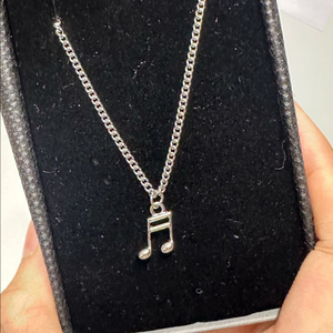 세븐틴 우지 목걸이 이미지