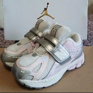 뉴발란스키즈1906R 160운동화 핑크 거의새거 24년12월제품