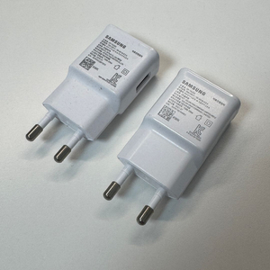 삼성 정품 15W 고속 충전기 여행용 화이트 새상태 팝니다. USB EP-TA200