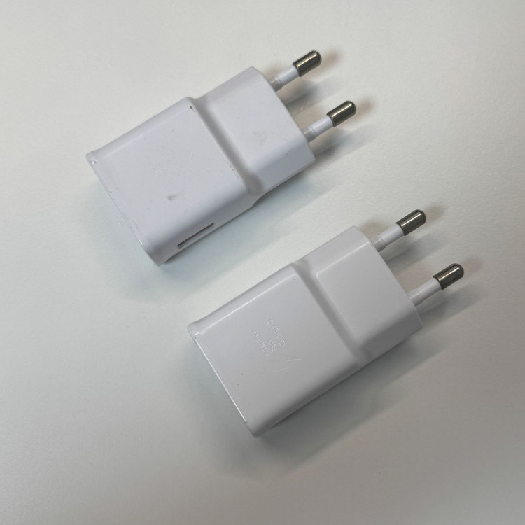 삼성 정품 15W 고속 충전기 여행용 화이트 새상태 팝니다. USB EP-TA200--2