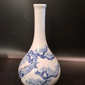 청화백자 소나무 인물문 주병 이미지