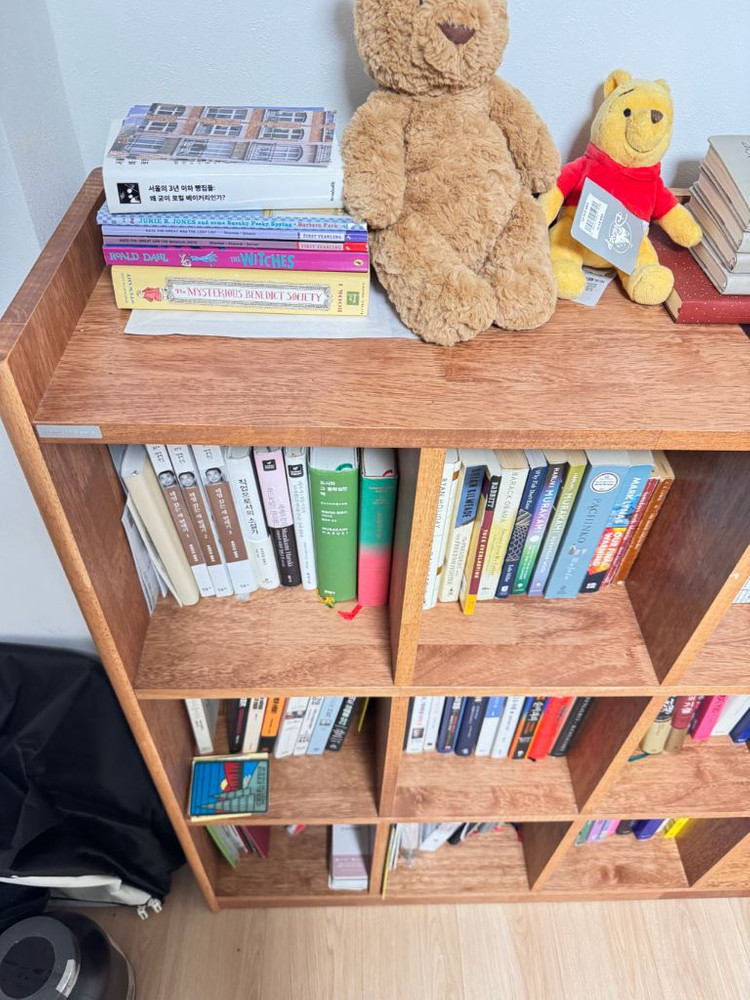 월넛색상 원목 책장--1