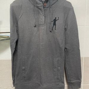 테이트 후드 티