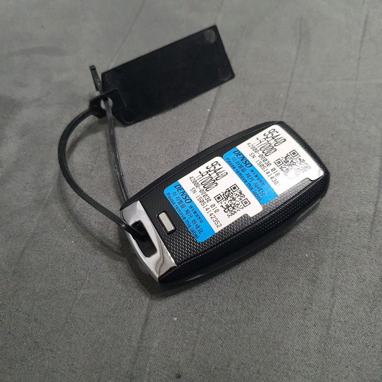 기아 K3 포르테용 스마트키(차량용 스마트 열쇠)미사용 새제품 입니다.--3