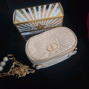 정품 디올 홀리데이 골드 파우치