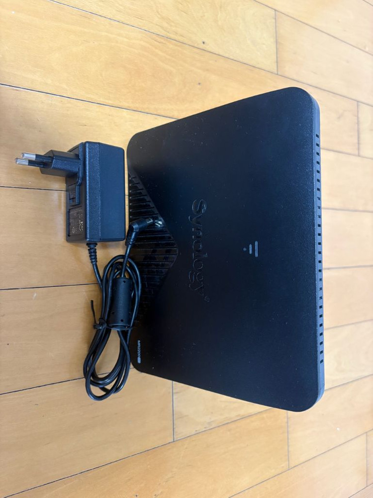 시놀로지 공유기1개 + 확장기2개 rt2600ac + mr2200ac 2개--2