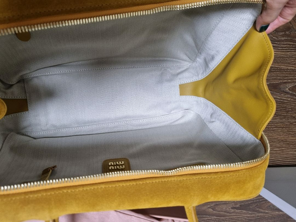미우미우 스웨이드 보백--3