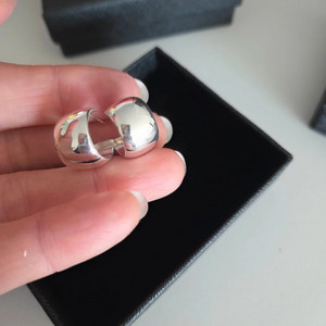 그랜드 볼드 실버 침 귀걸이