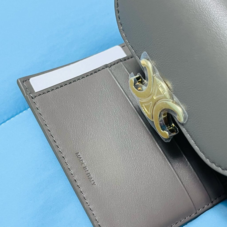 셀린느 트리오페 샤이니 샤프스킨 플랩 반지갑--2