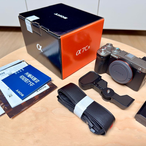 극상/보증남은 Sony A7CR 실버 판매합니다.