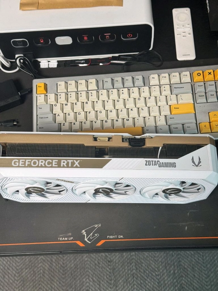 조텍 zotac RTX 5090 SOLID 솔리드 판매합니다. 이미지