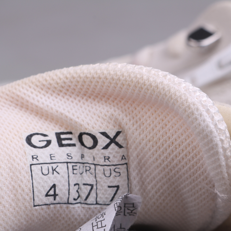 제옥스 레스피라 여성 스니커즈 판매합니다.(240)6121--8