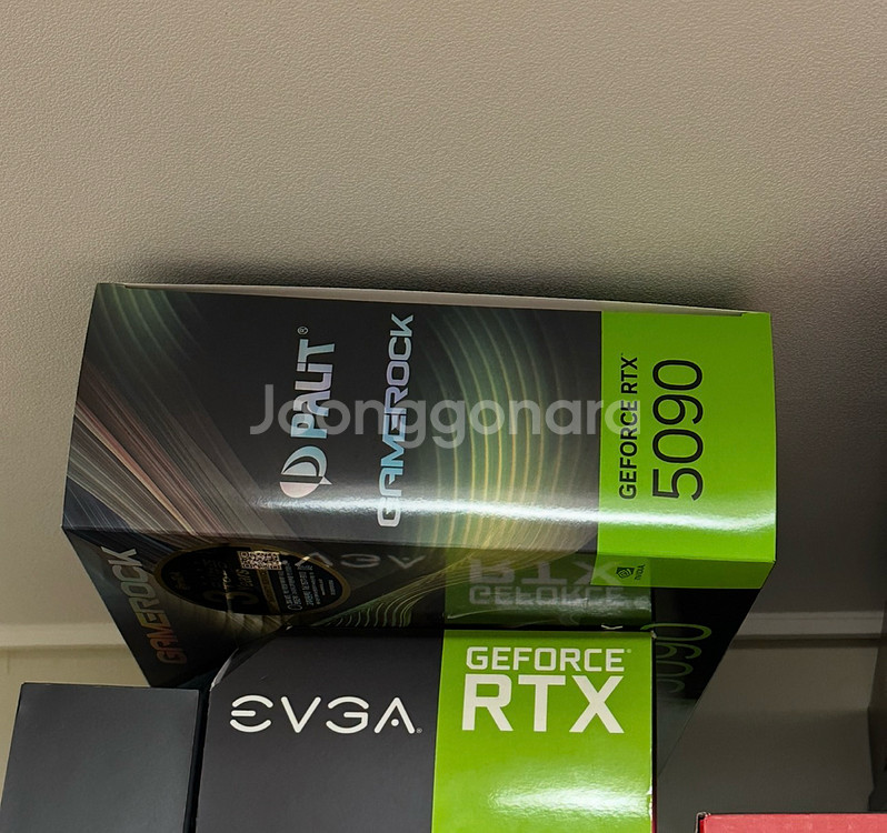 RTX 5090 그래픽카드 이엠텍 게임락--1