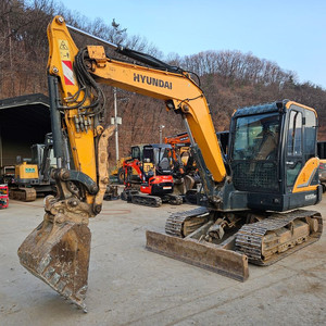 HX60MT 굴삭기 잘빠졌습니다