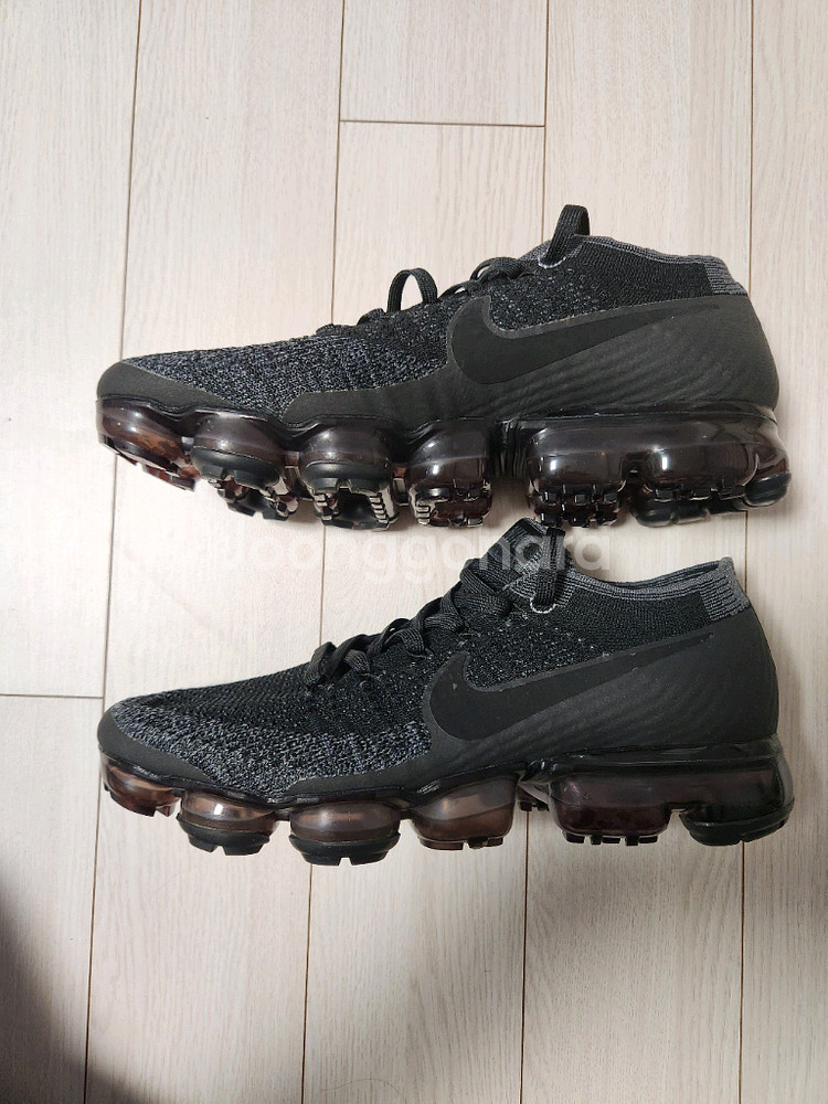 나이키 운동화 에어 베이퍼맥스 플라이니트 블랙 사이즈250새거처럼 깨끗하고 에어상태 좋아요여러 중고사이트에도 같이--4