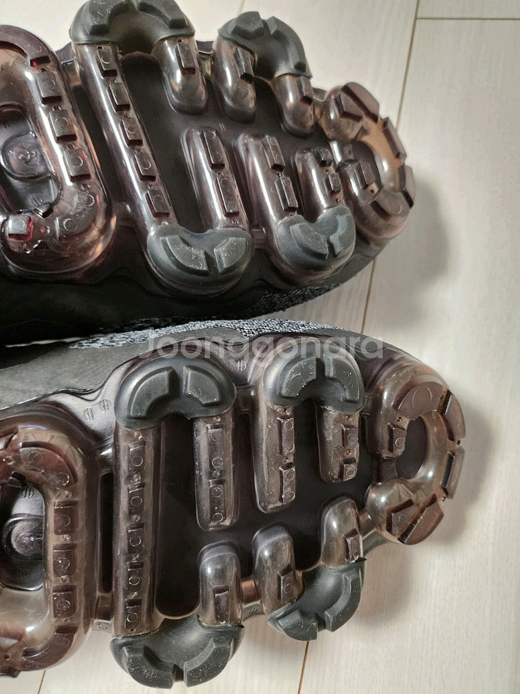 나이키 운동화 에어 베이퍼맥스 플라이니트 블랙 사이즈250새거처럼 깨끗하고 에어상태 좋아요여러 중고사이트에도 같이--8