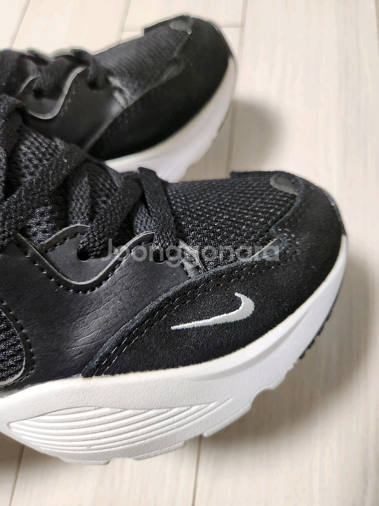 나이키 운동화 우먼스 에어맥스 퓨전 사이즈235바닥 오염만 있고 새거처럼 깨끗해요여러 중고사이트에도 같이 판매하고--3