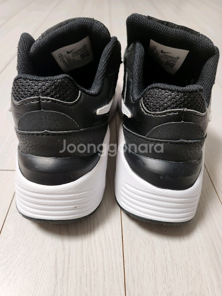 나이키 운동화 우먼스 에어맥스 퓨전 사이즈235바닥 오염만 있고 새거처럼 깨끗해요여러 중고사이트에도 같이 판매하고--4