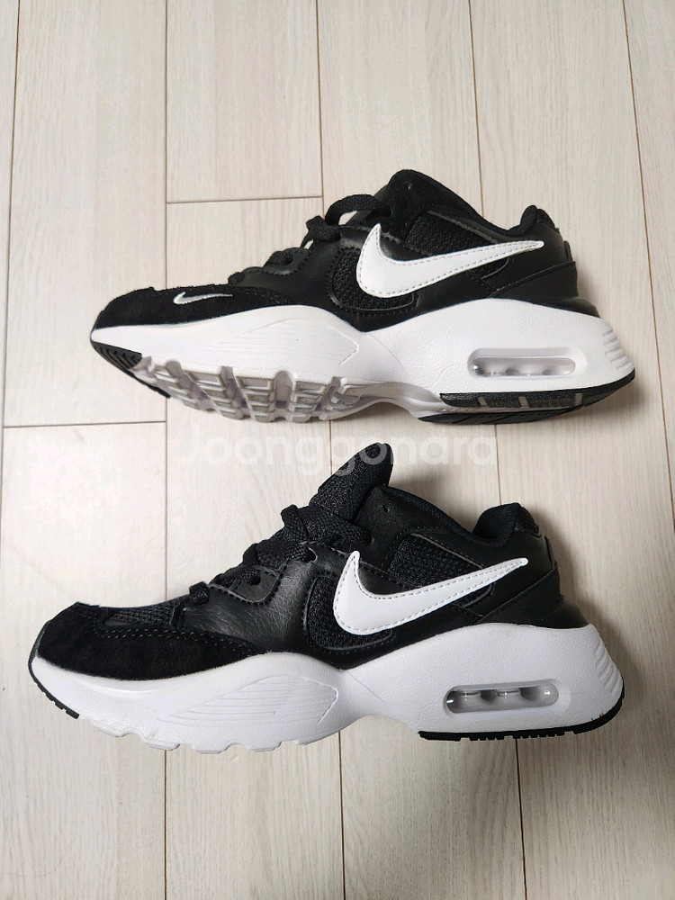 나이키 운동화 우먼스 에어맥스 퓨전 사이즈235바닥 오염만 있고 새거처럼 깨끗해요여러 중고사이트에도 같이 판매하고--5