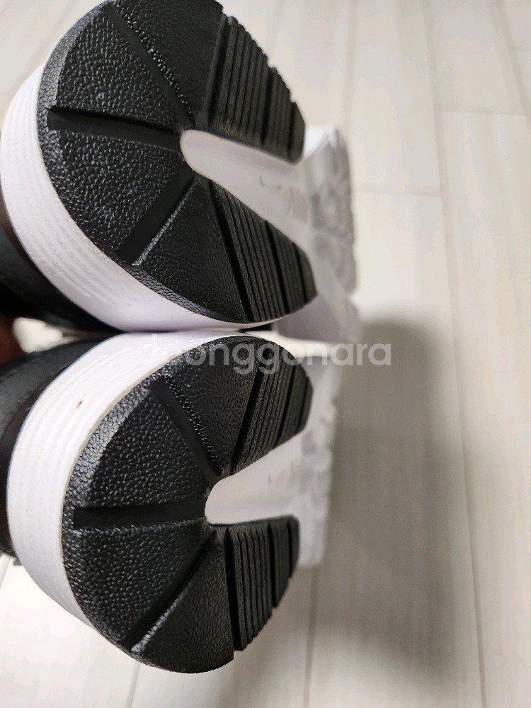 나이키 운동화 우먼스 에어맥스 퓨전 사이즈235바닥 오염만 있고 새거처럼 깨끗해요여러 중고사이트에도 같이 판매하고--7