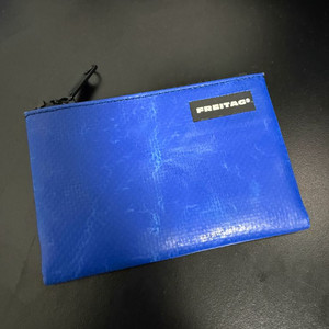 프라이탁 블레어 블루 지갑 팝니다.