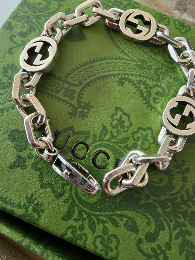 구찌 인터로킹 G체인 공용 실버팔찌--1