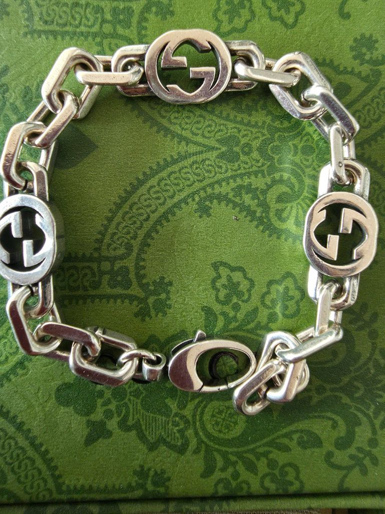 구찌 인터로킹 G체인 공용 실버팔찌--3
