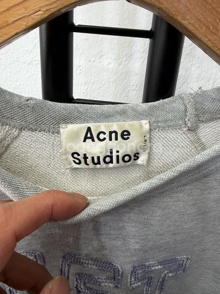 정품) 아크네스튜디오 여성 컬리지 패치 그레이 맨투맨 XS--5