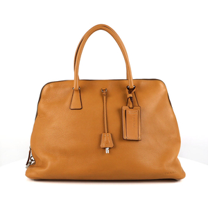 [중고명품다올] 프라다 사이드 삼각로고 가죽 돔 숄더백