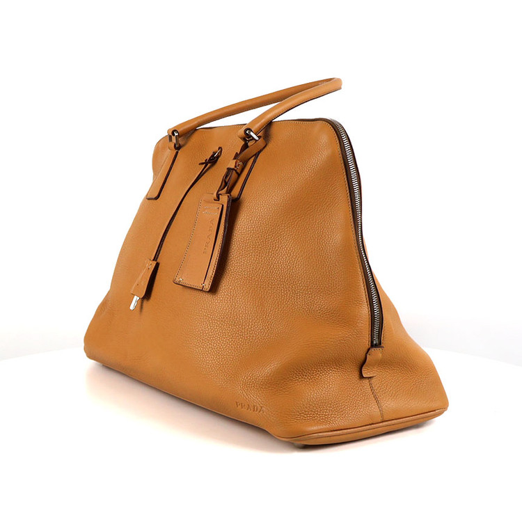 [중고명품다올] 프라다 사이드 삼각로고 가죽 돔 숄더백--2