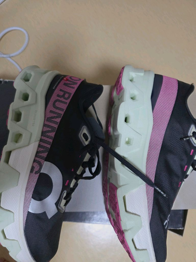 온러닝 클라우드몬스터 하이퍼 265사이즈--1