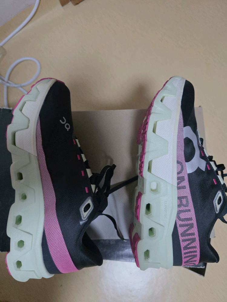 온러닝 클라우드몬스터 하이퍼 265사이즈--2