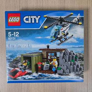 레고시티 60131 도둑들의 섬 새제품과 같은 초SSS급 급처분합니다.