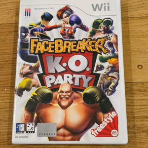 닌텐도 Wii 페이스브레이커 K.O. 파티 게임입니다. 복싱 게임이고, 여럿이서 즐기기 좋은 파티 게임입니다. 온