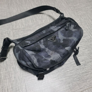 프라다 바이커백 미디엄 2vh994 크로스백 바이크백 메신저백 카모플라쥬