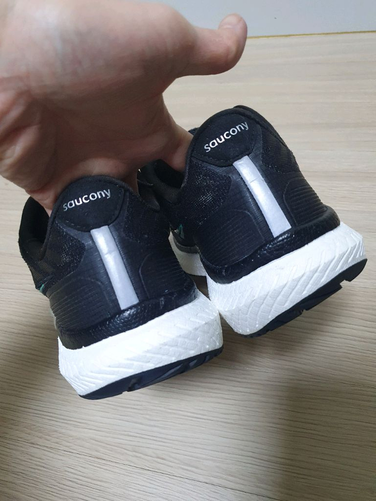 써코니 트라이엄프 러닝화 280 이미지