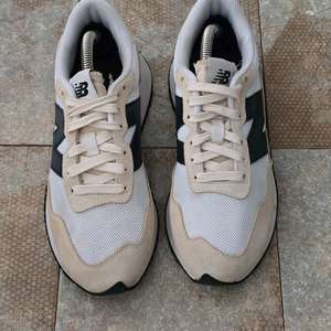 (250)뉴발란스 237 베이지 블랙 스니커즈 운동화