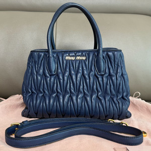 미우미우 마테라쎄 투웨이 토트 숄더백 네이비