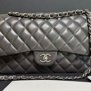 샤넬 클래식 램스킨 체인 플랩백 점보 그레이