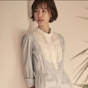 써스데이아일랜드 블라우스 단가라 스트라이프 지그재그 에이블리 봄 코디 빈티지 셔츠 레이스 리본 소녀 헨리넥 이미지